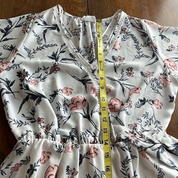 Sienna Sky mock wrap dress white w/flowers flutter sleeves lined bottom size S - Picture 11 of 15